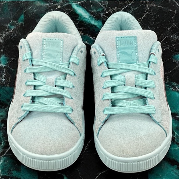 Puma Suede Classic Kids Teal Aqua Glitter Stripe Style 387846-01
Size: US 2.5C - Picture 3 of 12